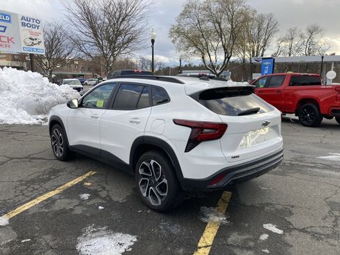 Used 2025 Chevrolet Trax RS w/ Sunroof Package image 5