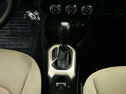 Used 2016 Jeep Renegade 75th Anniversary image 7