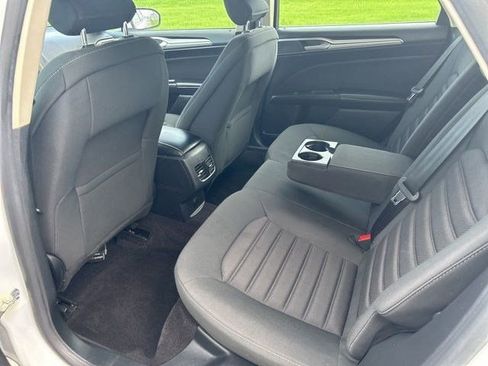 Used 2019 Ford Fusion SE FWD image 32