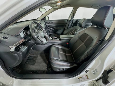 Used 2024 Nissan Altima 2.5 SR image 13