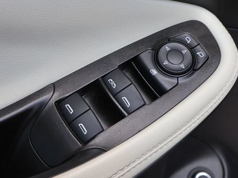 Used 2022 Buick Encore GX Select w/ Sport Touring Package FWD image 14