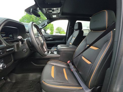 Used 2024 GMC Yukon AT4 w/ Technology Package AWD/4WD image 8
