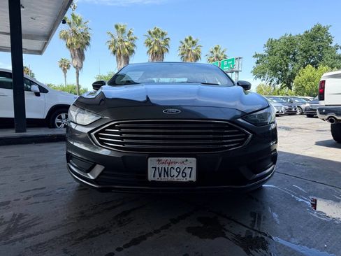 Used 2017 Ford Fusion SE FWD image 17