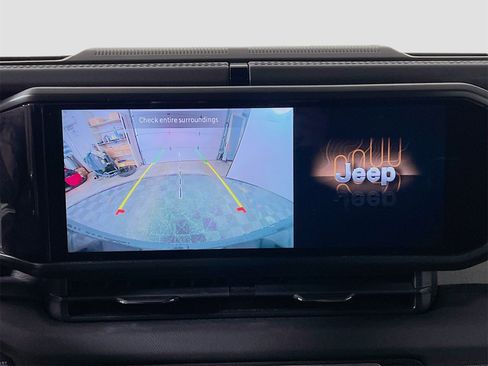 Used 2024 Jeep Wrangler Unlimited Sahara image 17