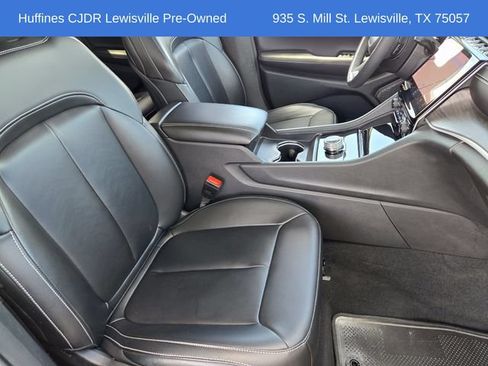 Used 2024 Jeep Grand Cherokee Limited w/ Black Appearance Package RWD image 17
