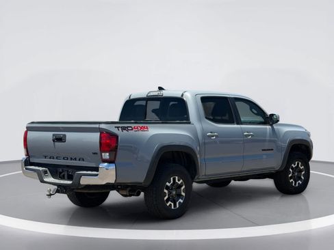 Used 2019 Toyota Tacoma TRD Off-Road AWD/4WD image 5