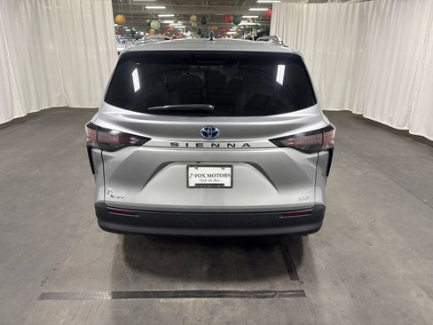 Used 2025 Toyota Sienna XLE FWD image 6