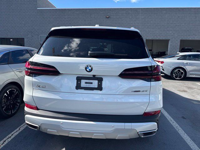 Used 2024 BMW X5 sDrive40i w/ Parking Assistance Package RWD image 3