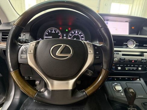 Used 2013 Lexus ES 350 w/ Luxury Pkg FWD image 16