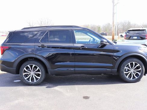 Used 2025 Ford Explorer ST-Line image 17