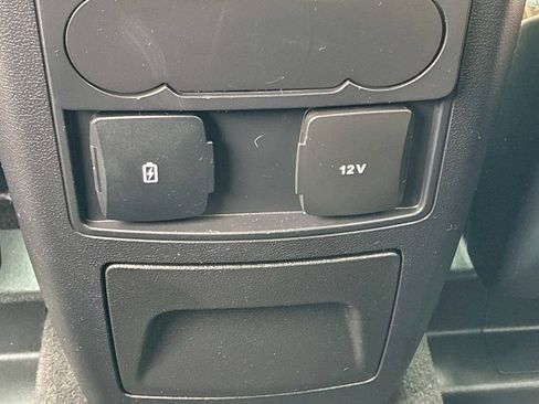 Used 2023 Ford Explorer XLT AWD/4WD image 19