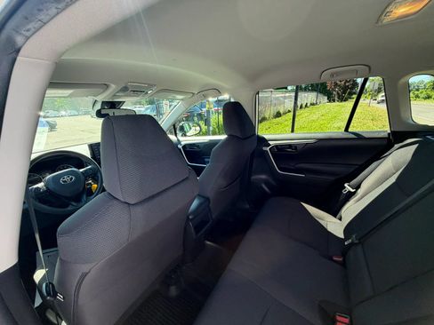 Used 2020 Toyota RAV4 LE w/ All Weather Liner Package AWD/4WD image 18