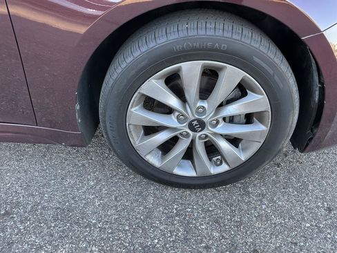 Used 2018 Kia Optima LX w/ 17" Alloy Wheels Package FWD image 5
