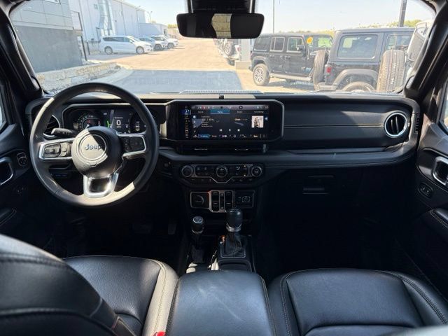 Used 2024 Jeep Wrangler Unlimited Sahara w/ Technology Group AWD/4WD image 14