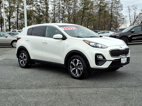 Used 2020 Kia Sportage LX image 2