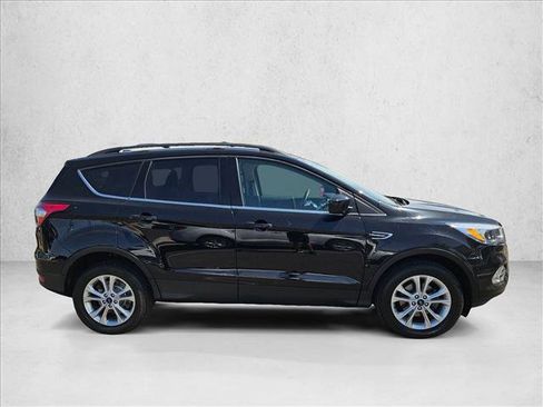 Used 2018 Ford Escape SE FWD image 3