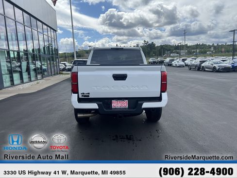Used 2024 Toyota Tacoma TRD Off-Road image 7