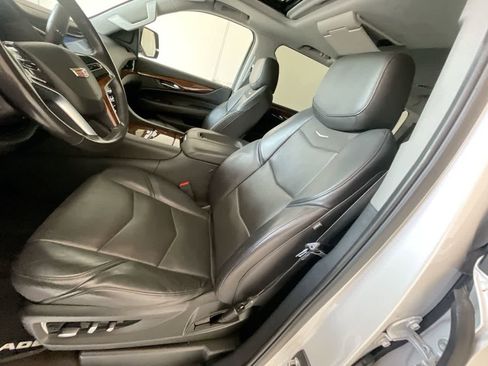 Used 2020 Cadillac Escalade Luxury image 11