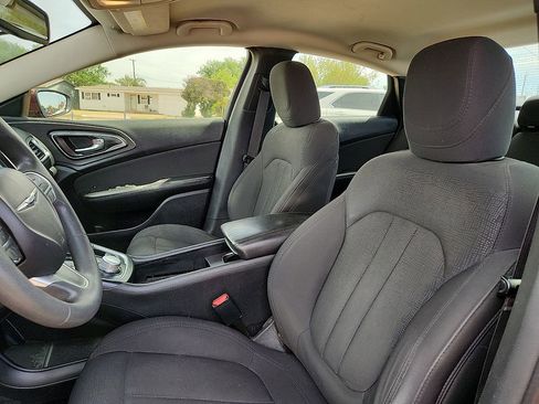 Used 2016 Chrysler 200 Limited FWD image 7