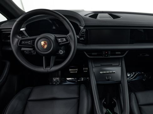Certified 2025 Porsche Macan 4S Electric AWD/4WD image 13