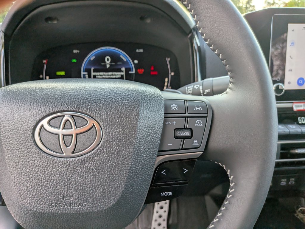 Used 2026 Toyota Camry SE FWD image 15