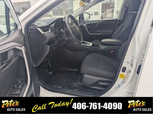 Used 2020 Toyota RAV4 LE image 17