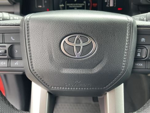 Certified 2025 Toyota Tacoma SR5 AWD/4WD image 20