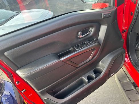 Used 2021 Nissan Titan PRO-4X w/ Pro-4x Convenience Package image 11