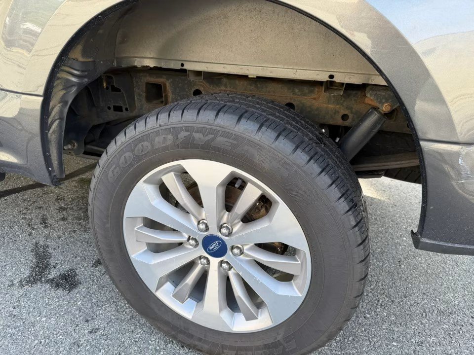 Used 2018 Ford F150 XL w/ Equipment Group 101A Mid AWD/4WD image 12