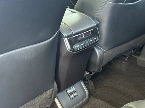 Used 2023 Toyota Highlander XLE AWD/4WD image 17