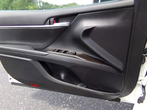 Used 2022 Toyota Camry SE image 21