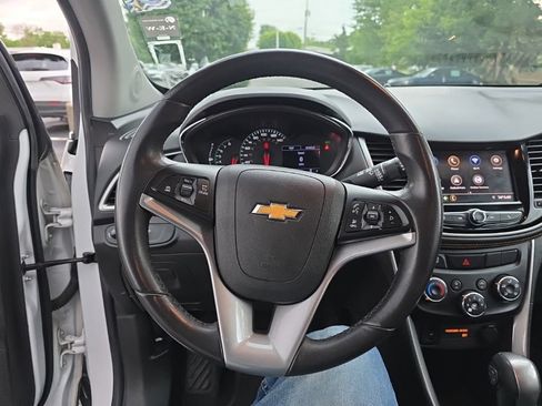Used 2020 Chevrolet Trax LT w/ Driver Confidence Package AWD/4WD image 15