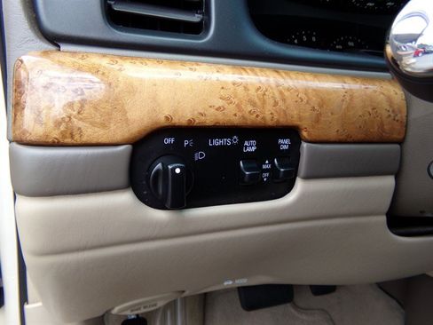 Used 2001 Lincoln Continental image 60