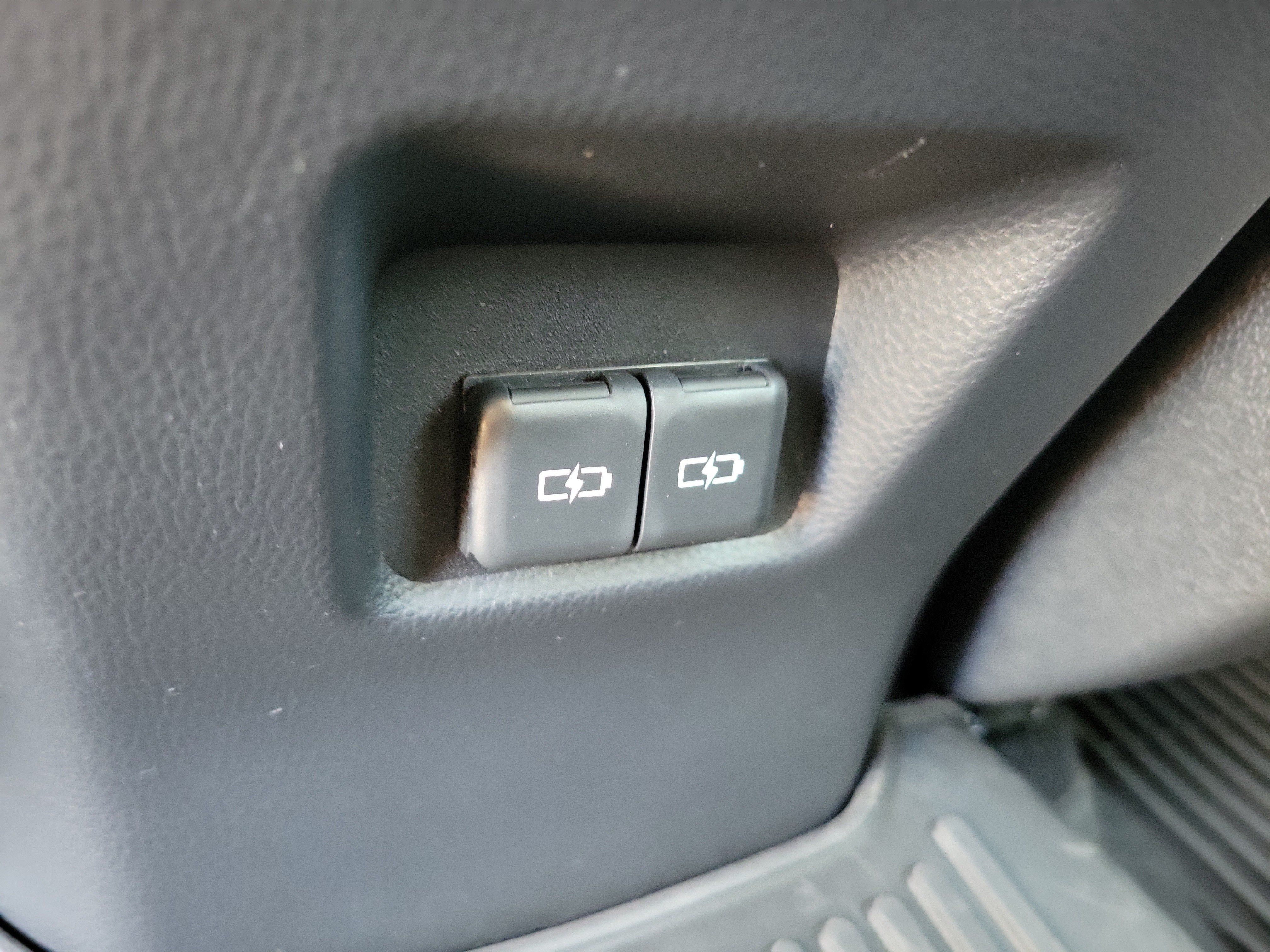 Used 2022 Toyota RAV4 XLE AWD/4WD image 13