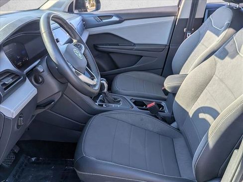 Used 2024 Volkswagen Taos SE image 15