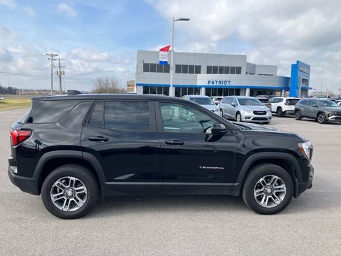 Used 2025 GMC Terrain Elevation image 8