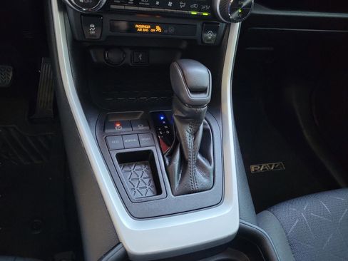 Used 2021 Toyota RAV4 XLE image 11