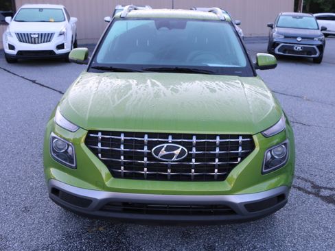 Used 2024 Hyundai Venue SEL FWD image 11