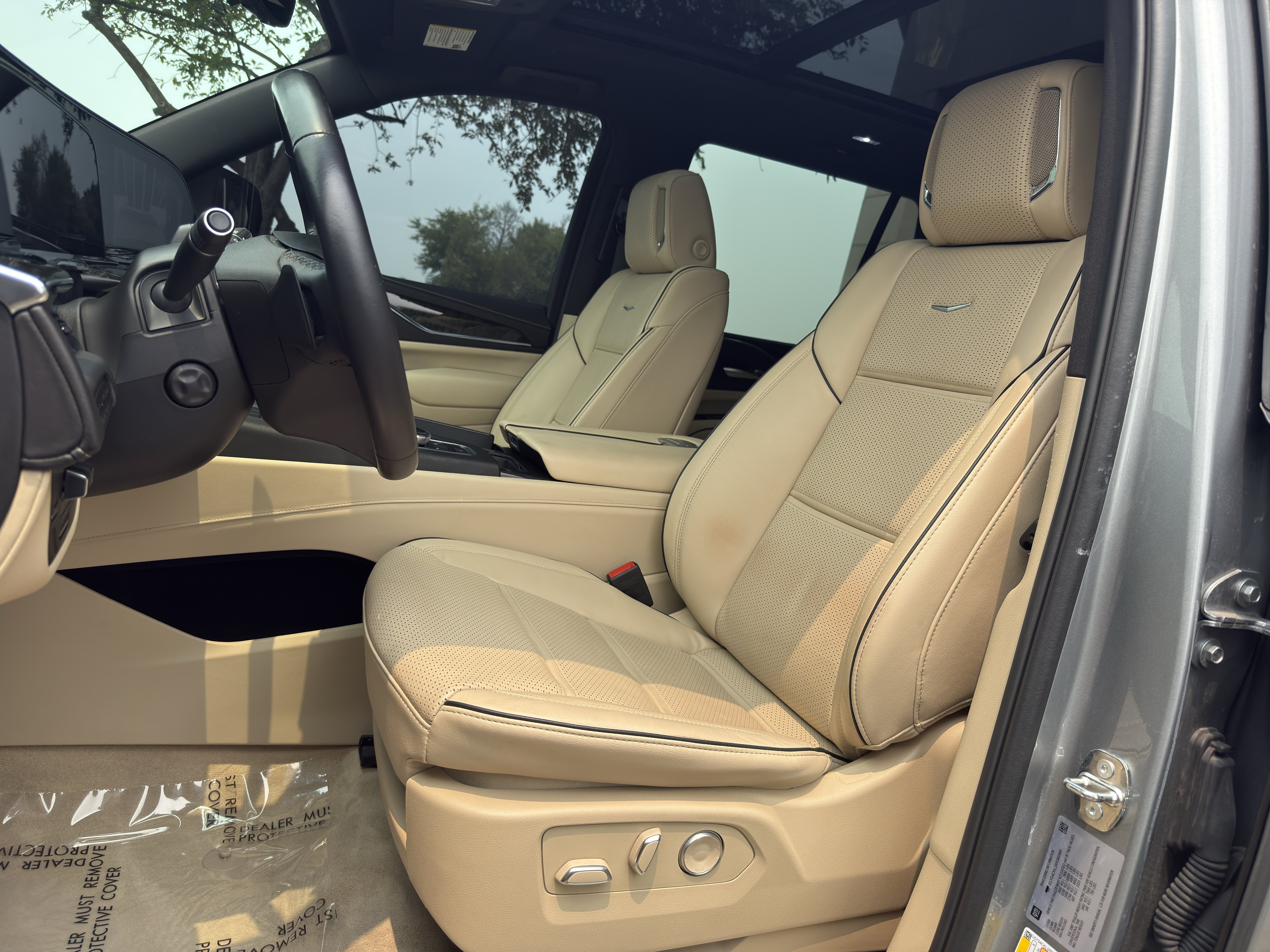 Used 2024 Cadillac Escalade Premium Luxury w/ Performance Package AWD/4WD image 19