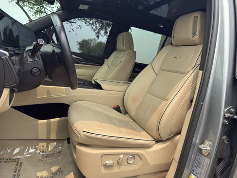 Used 2024 Cadillac Escalade Premium Luxury w/ Performance Package AWD/4WD image 19