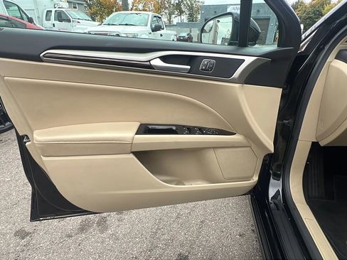 Used 2016 Ford Fusion Energi SE image 21