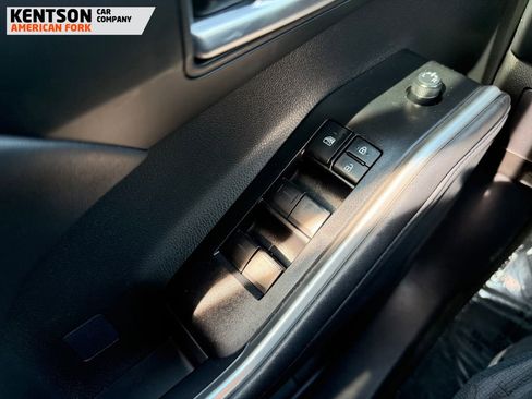 Used 2025 Toyota Highlander XLE image 23