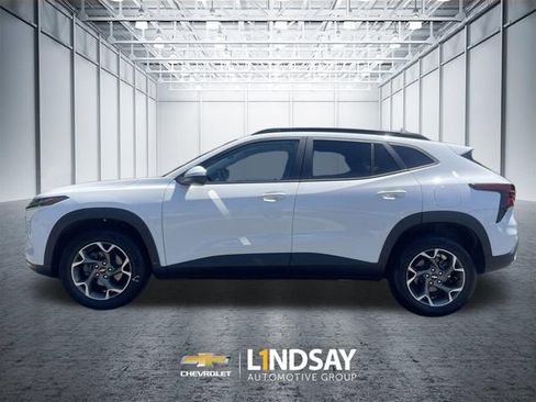 Used 2024 Chevrolet Trax LT w/ Driver Confidence Package FWD image 5