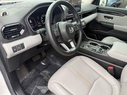 Certified 2024 Honda Pilot Touring image 12