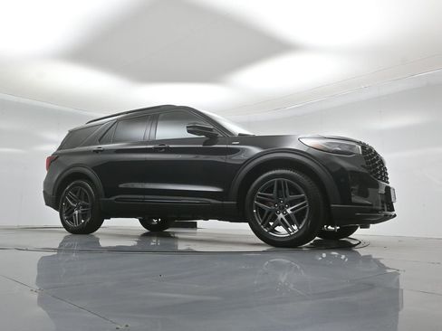 New 2026 Ford Explorer ST-Line RWD image 3