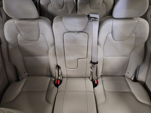 Used 2022 Volvo XC90 T6 Momentum w/ Climate Package image 40