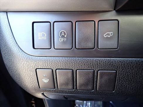 Used 2018 Toyota Highlander XLE AWD/4WD image 18