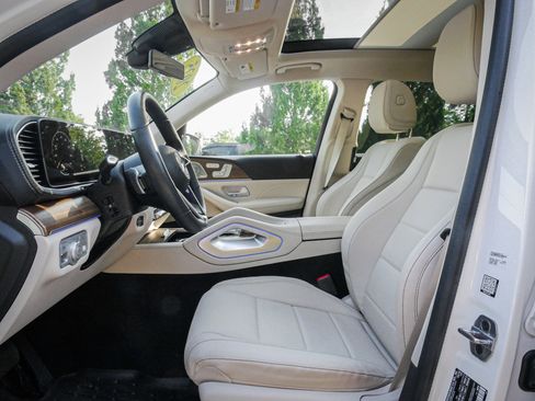 Used 2025 Mercedes-Benz GLS 450 4MATIC image 16