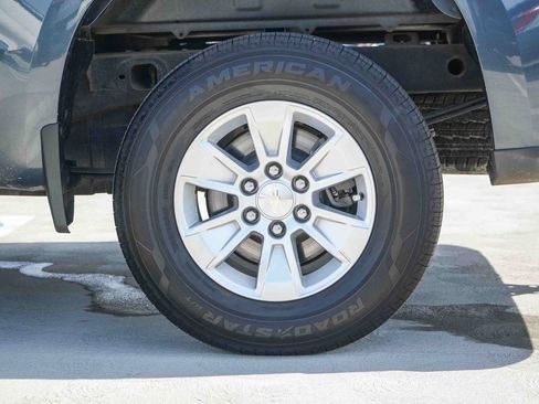 Used 2021 Chevrolet Silverado 1500 LT AWD/4WD image 11