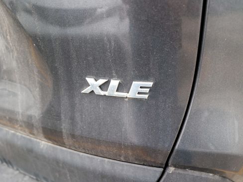 Certified 2021 Toyota RAV4 XLE FWD image 11